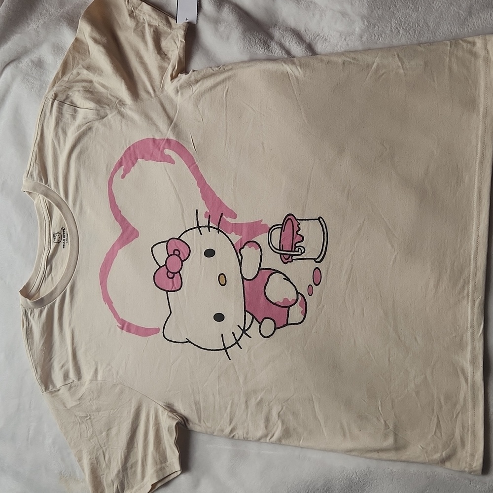 Men's Valentines, Hello Kitty Painting Heart T-Shirt in Cream Color Sz L